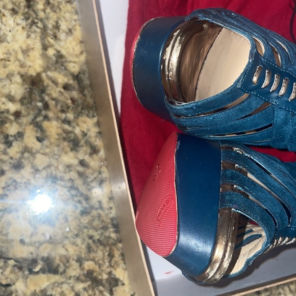 SALE 100% AUTHENTIC Christian louboutin heels - Picture 11 of 14